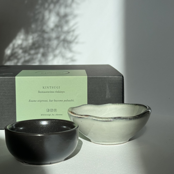 Kintsugi rinkinys su keraminiu indeliu viduje